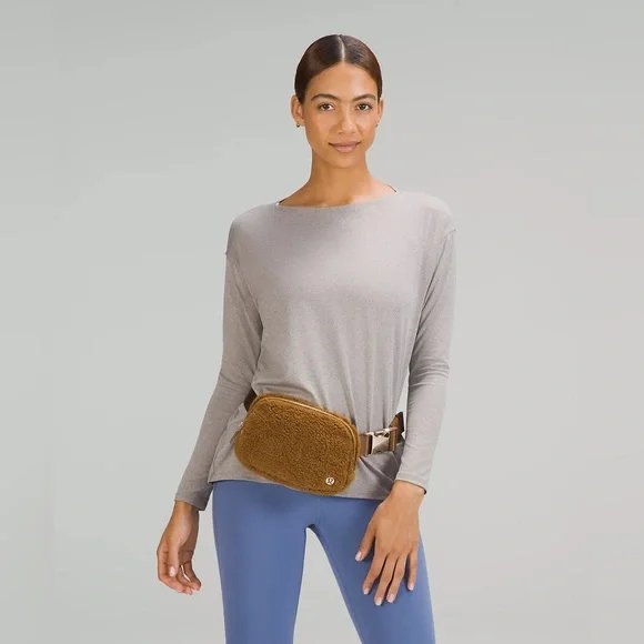 NWOT lululemon Everywhere Belt Bag 1L Fleece Unisex - Picture 5 of 10